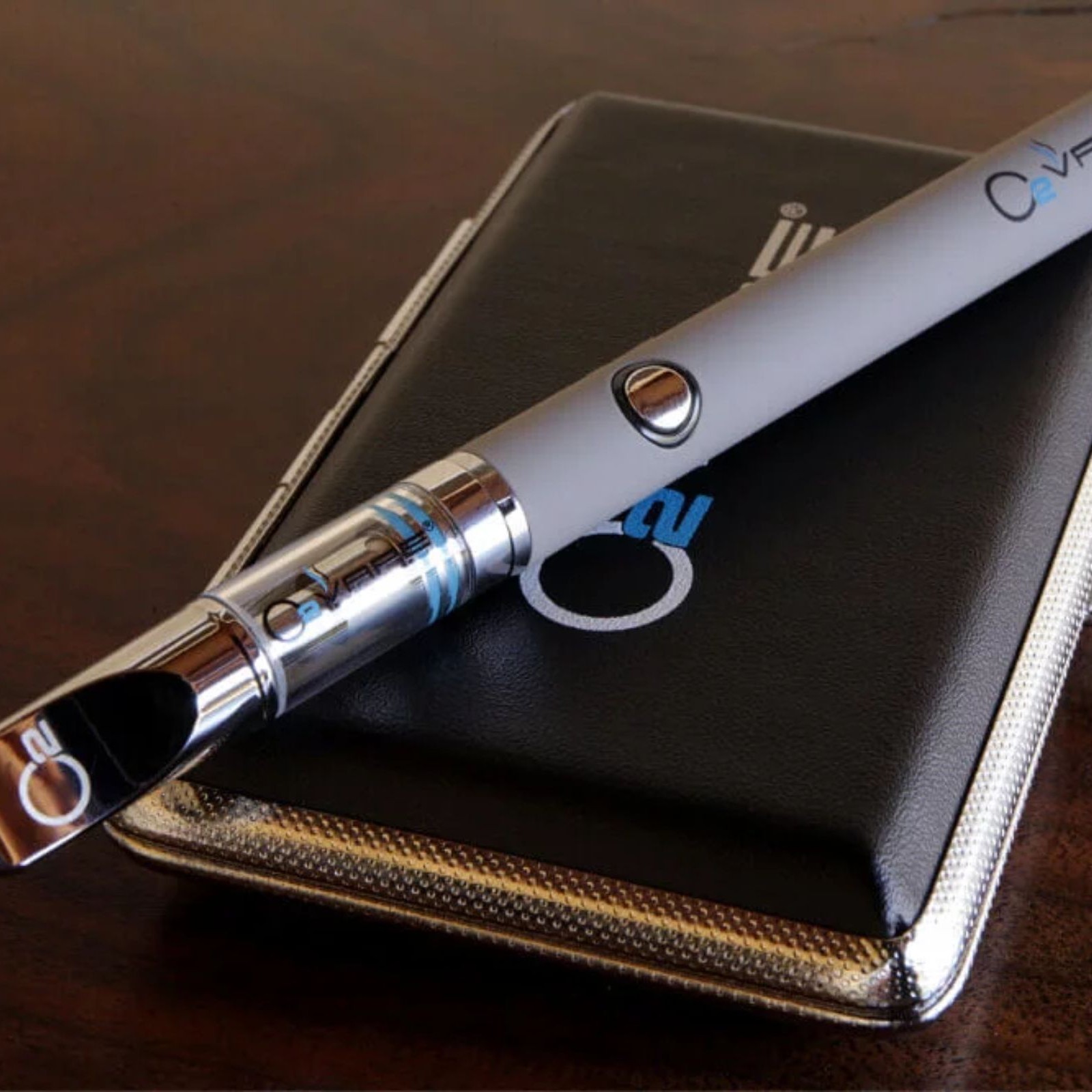 o2 vape Vape Pen Vape Cbd Thc Vaping Stock Photo 733247788