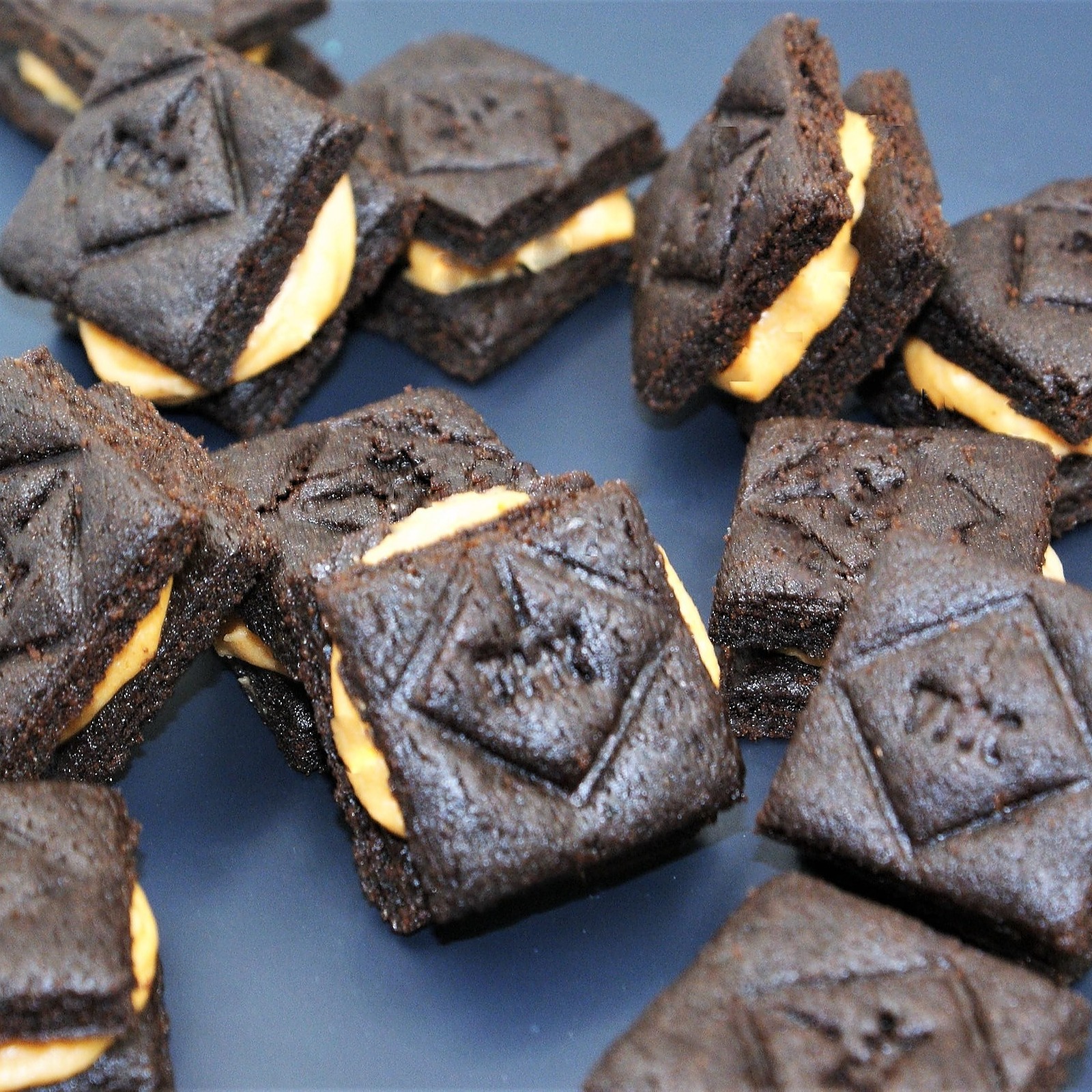 Jade & Jane Chocolate Peanut Butter Creme Sandwich Cookies Leafly